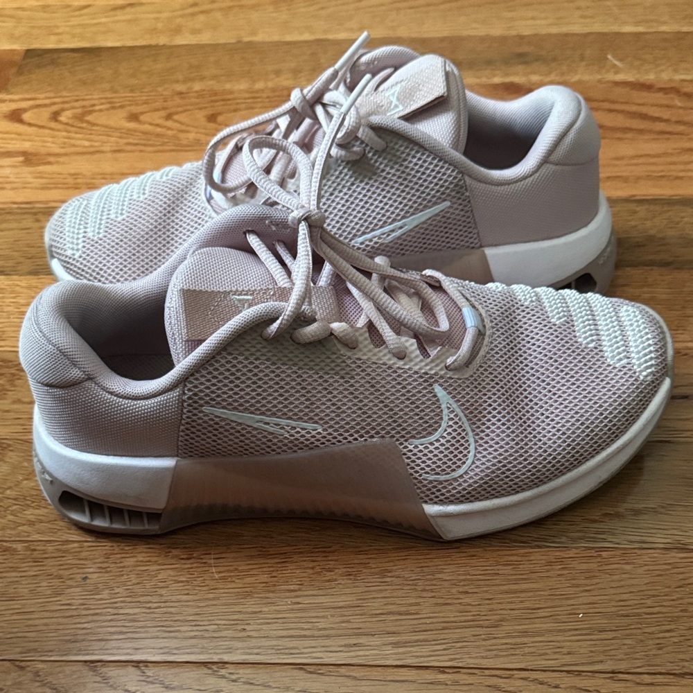 Nike Women's Light Pink Sneakers